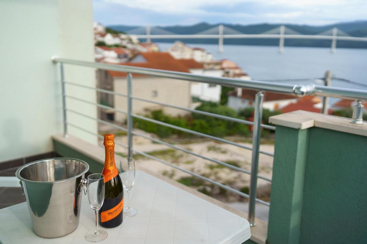 Apartment “Bel Ponte” Komarna Buitenkant foto