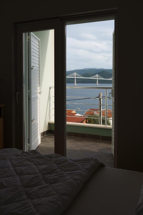 Apartment “Bel Ponte” Komarna Buitenkant foto