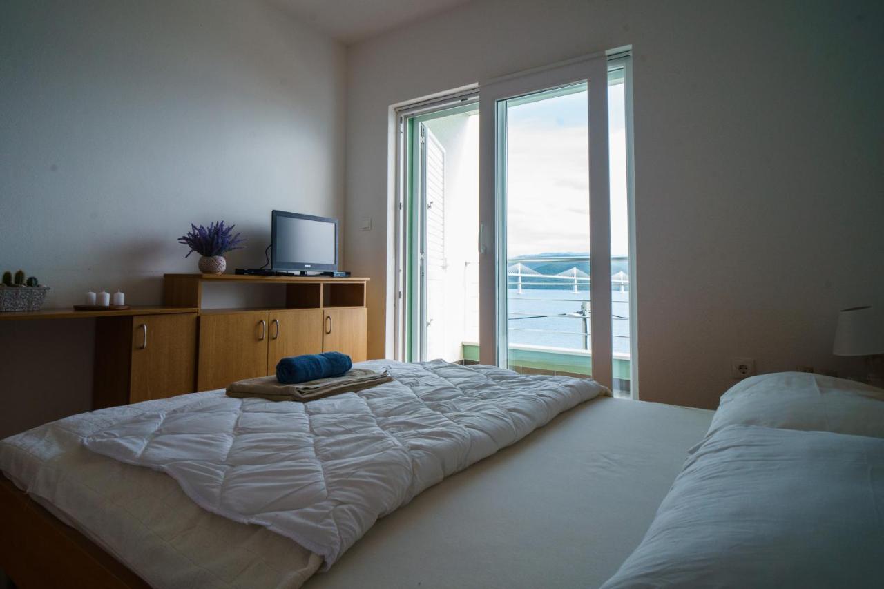 Apartment “Bel Ponte” Komarna Buitenkant foto