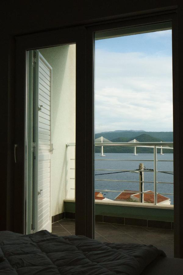 Apartment “Bel Ponte” Komarna Buitenkant foto