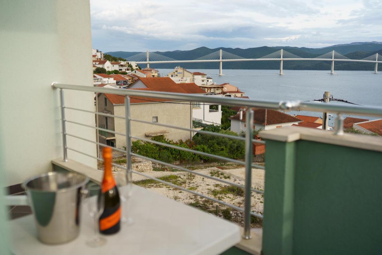 Apartment “Bel Ponte” Komarna Buitenkant foto